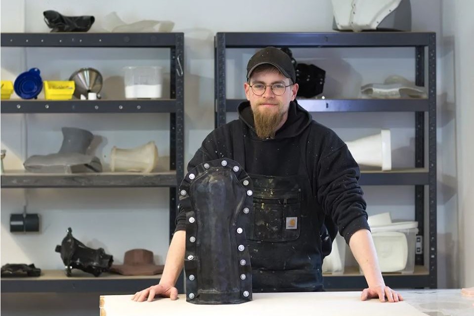 Mehr über den Artikel erfahren Künstliche Wunden gegen echtes Leiden